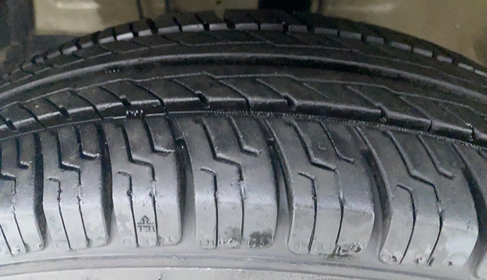2014 Maruti Swift VXI D, Petrol, Manual, 37,484 km, Right Rear Tyre Tread