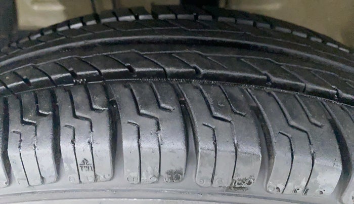 2014 Maruti Swift VXI D, Petrol, Manual, 37,484 km, Left Rear Tyre Tread
