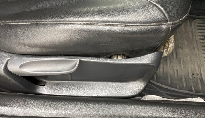 2019 Volkswagen Polo TRENDLINE 1.0L, Petrol, Manual, 49,049 km, Driver seat - Seat side trim has minor damage