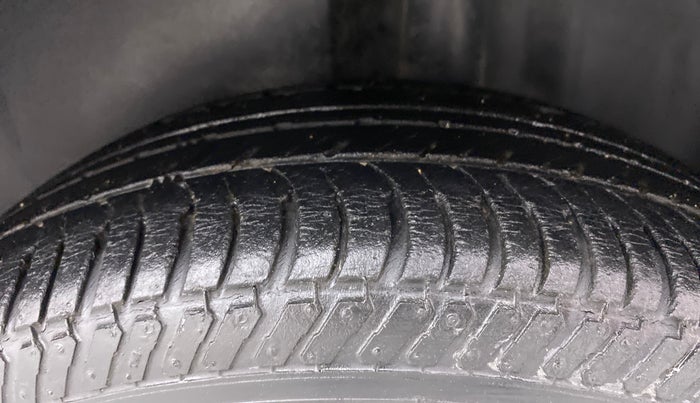 2019 Volkswagen Polo TRENDLINE 1.0L, Petrol, Manual, 49,049 km, Left Rear Tyre Tread