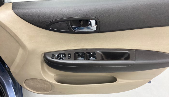 2012 Hyundai i20 MAGNA O 1.2, Petrol, Manual, 56,937 km, Driver Side Door Panels Control