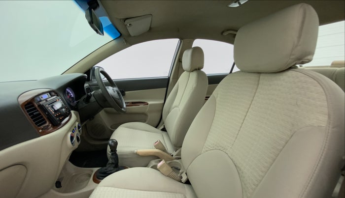 2010 Hyundai Verna TRANSFORM 1.6 VTVT, Petrol, Manual, 63,969 km, Right Side Front Door Cabin