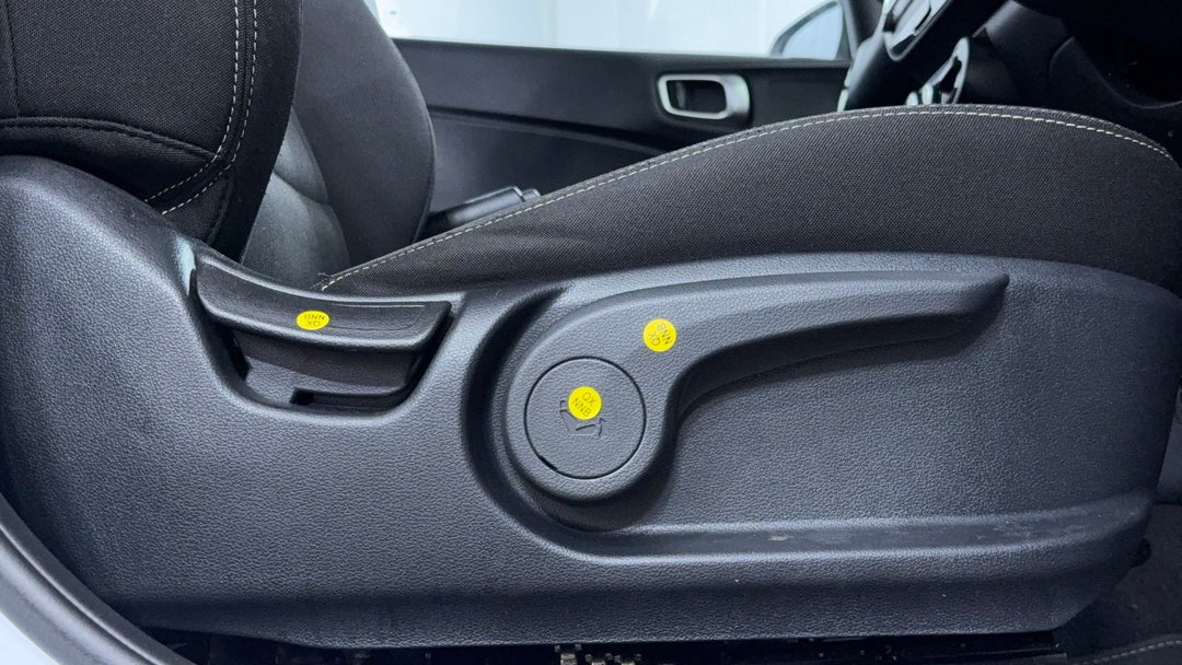 2023 Hyundai Venue Venue, Automatic, 57413 km, Drivers Side Adjustment Panel