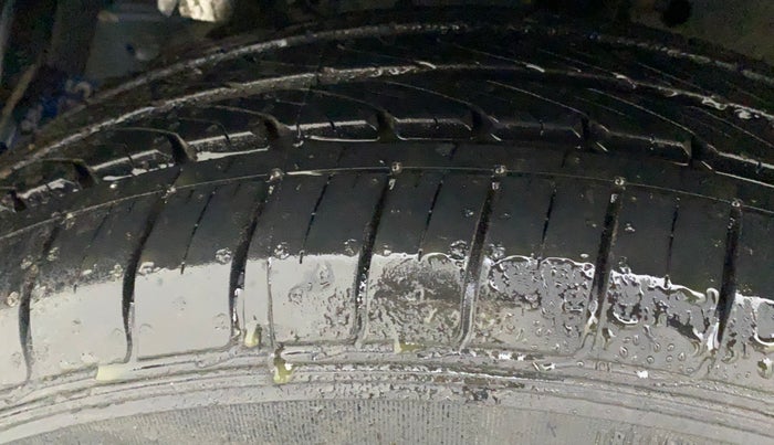 2014 Maruti Ertiga VXI, Petrol, Manual, 61,829 km, Left Front Tyre Tread