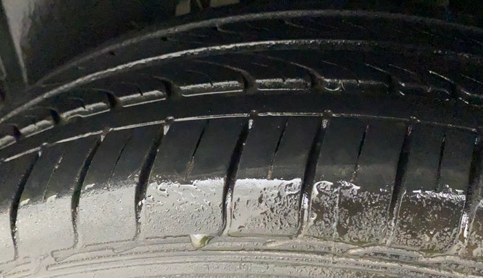 2014 Maruti Ertiga VXI, Petrol, Manual, 61,950 km, Left Rear Tyre Tread