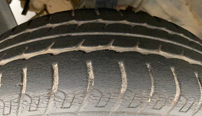 2016 Datsun Go Plus A, Petrol, Manual, 36,808 km, Left Front Tyre Tread