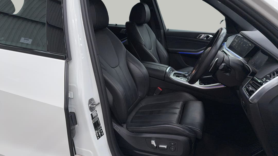 2021 BMW X5 xDrive30d M Sport, Automatic, 51454 km, Right Side Front Door Cabin View