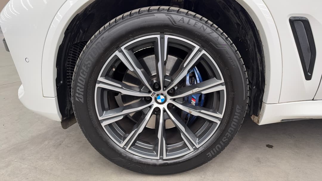 2021 BMW X5 xDrive30d M Sport, Automatic, 51454 km, Left Front Wheel