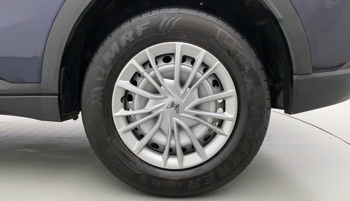 2022 Mahindra XUV700 MX P MT 5 STR, Petrol, Manual, 2,432 km, Left Rear Wheel
