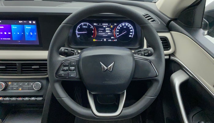 2022 Mahindra XUV700 MX P MT 5 STR, Petrol, Manual, 2,432 km, Steering Wheel Close Up