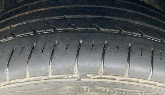 2018 Toyota YARIS G MT, CNG, Manual, 64,453 km, Left Front Tyre Tread