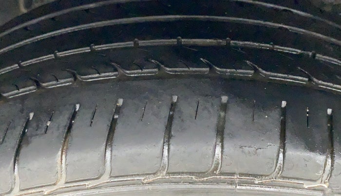 2018 Toyota YARIS G MT, CNG, Manual, 64,453 km, Right Rear Tyre Tread