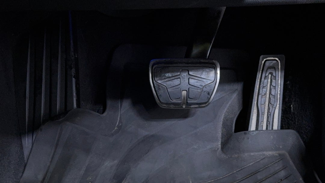 2020 BMW 3 30i Touring M Sport, Automatic, 43250 km, Pedals and Footmat