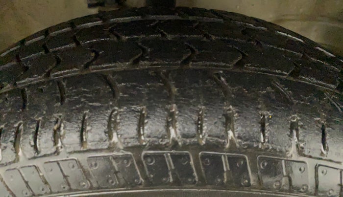 2013 Maruti Wagon R 1.0 LXI, Petrol, Manual, 65,366 km, Right Front Tyre Tread