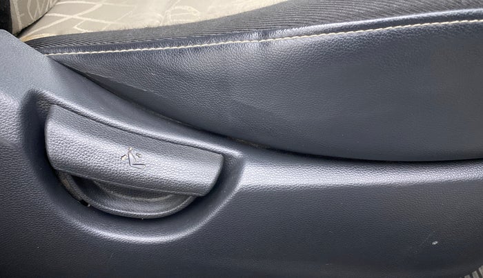 2016 Hyundai Grand i10 SPORTZ 1.2 KAPPA VTVT, CNG, Manual, 66,284 km, Driver Side Adjustment Panel