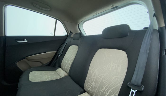 2016 Hyundai Grand i10 SPORTZ 1.2 KAPPA VTVT, CNG, Manual, 66,284 km, Right Side Rear Door Cabin