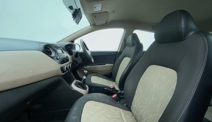 2016 Hyundai Grand i10 SPORTZ 1.2 KAPPA VTVT, CNG, Manual, 66,284 km, Right Side Front Door Cabin