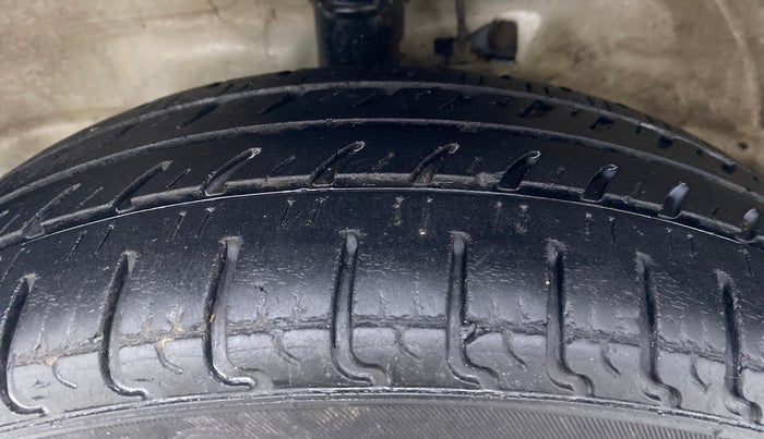 2016 Maruti Wagon R 1.0 VXI, CNG, Manual, 99,577 km, Left Front Tyre Tread