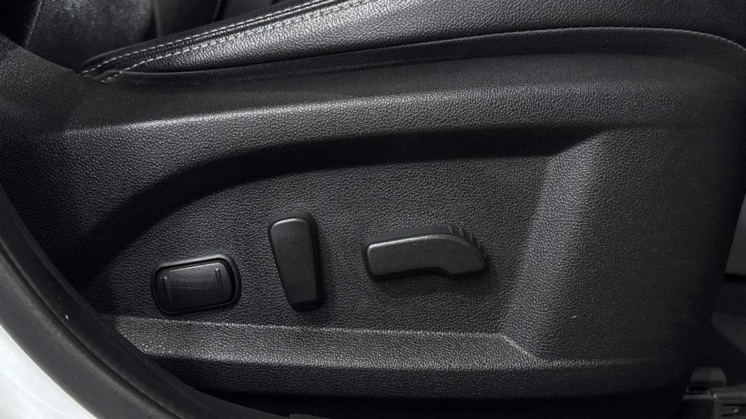 2020 Renault Koleos Black Edition, Automatic, 58444 km, Drivers Side Adjustment Panel
