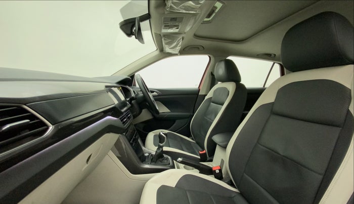 2022 Volkswagen TAIGUN TOPLINE 1.0 TSI MT, Petrol, Manual, 14,449 km, Right Side Front Door Cabin
