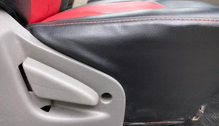 2016 Datsun Go T, Petrol, Manual, 27,553 km, Driver Side Adjustment Panel