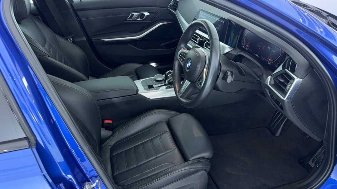 2020 BMW 3 30i M Sport, Automatic, 37042 km, Right Side Front Door Cabin View