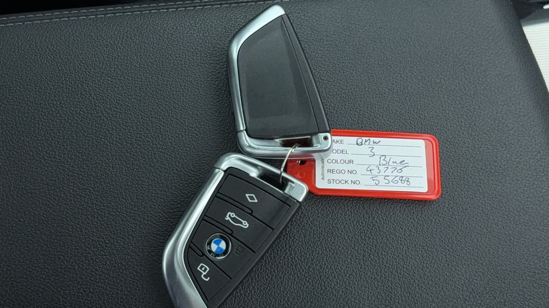 2020 BMW 3 30i M Sport, Automatic, 37042 km, Key Close-up