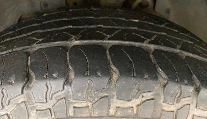 2016 Mahindra XUV500 W10 AT, Diesel, Automatic, 85,039 km, Left Front Tyre Tread