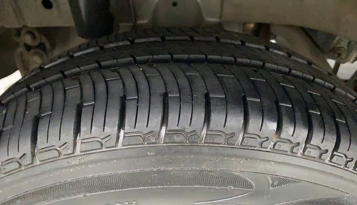 2017 Mahindra Kuv100 K4 PLUS 5 STR, Petrol, Manual, 18,884 km, Right Rear Tyre Tread