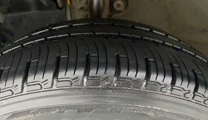 2017 Mahindra Kuv100 K4 PLUS 5 STR, Petrol, Manual, 18,884 km, Left Front Tyre Tread