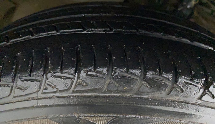 2016 Maruti Ciaz VXI, Petrol, Manual, 66,862 km, Right Rear Tyre Tread
