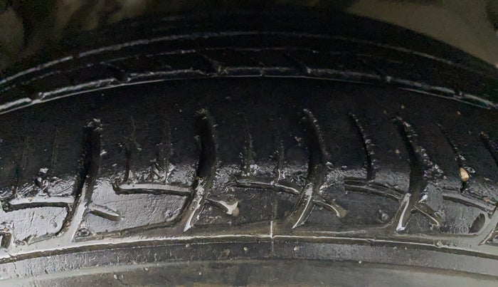 2016 Maruti Ciaz VXI, Petrol, Manual, 66,862 km, Left Rear Tyre Tread