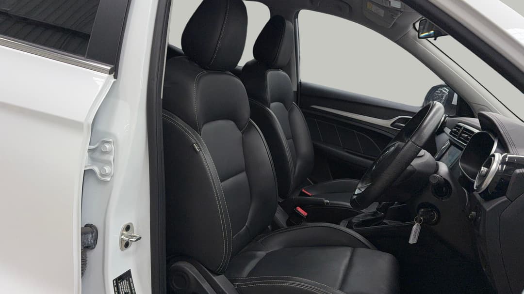 2023 MG ZS Excite, Automatic, 39074 km, Right Side Front Door Cabin View