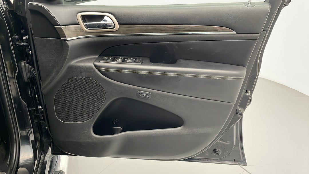 2015 Jeep Grand Cherokee Overland (4x4), Automatic, 140564 km, Speaker View