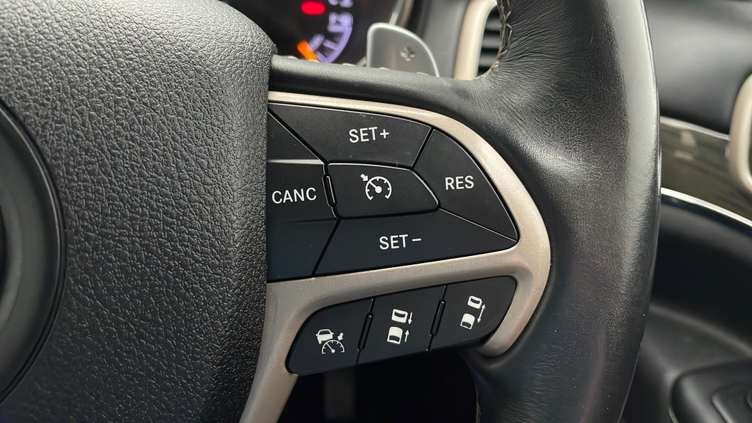 2015 Jeep Grand Cherokee Overland (4x4), Automatic, 140564 km, Cruise Control