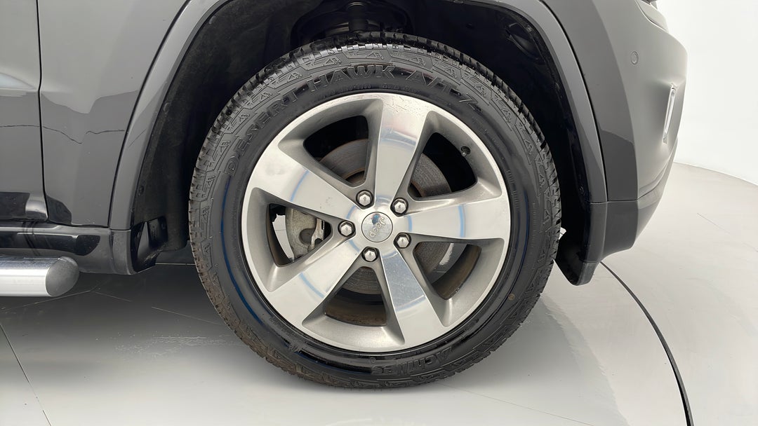 2015 Jeep Grand Cherokee Overland (4x4), Automatic, 140564 km, Right Front Wheel