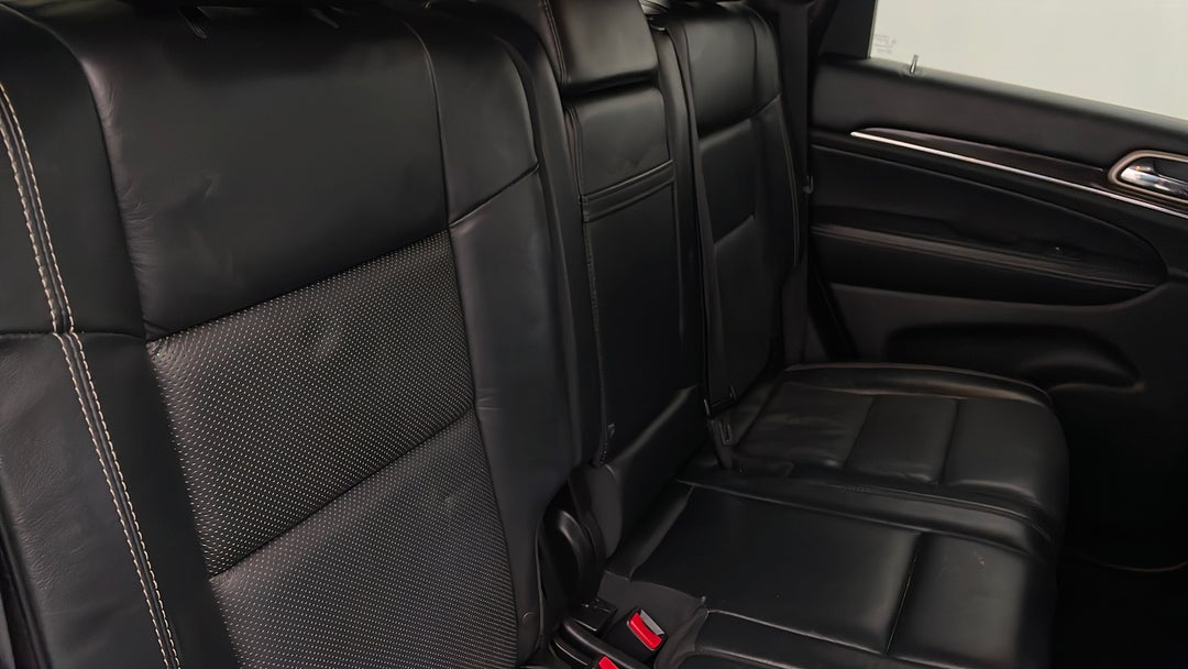 2015 Jeep Grand Cherokee Overland (4x4), Automatic, 140564 km, Right Side Rear Door Cabin View