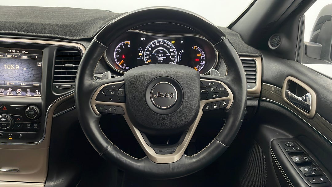 2015 Jeep Grand Cherokee Overland (4x4), Automatic, 140564 km, Steering Wheel Close-up