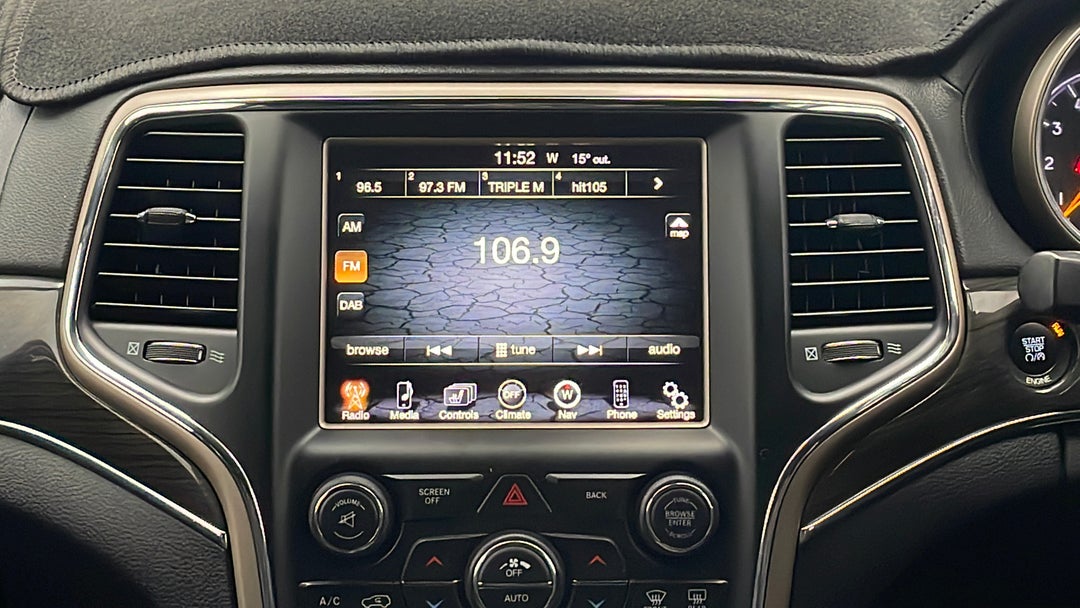 2015 Jeep Grand Cherokee Overland (4x4), Automatic, 140564 km, Infotainment System