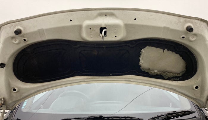 2015 Hyundai Grand i10 ASTA 1.1 (O) CRDI, Diesel, Manual, 48,610 km, Bonnet (hood) - Insulation cover has minor damage