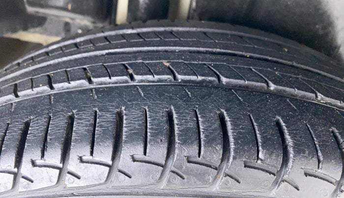 2015 Maruti Ciaz VXI PLUS, Petrol, Manual, 76,262 km, Right Rear Tyre Tread