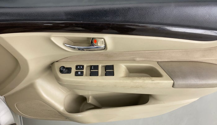 2015 Maruti Ciaz VXI PLUS, Petrol, Manual, 76,262 km, Driver Side Door Panels Control