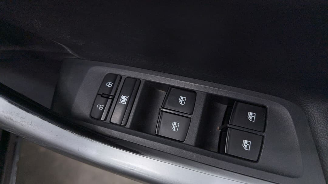 2022 LDV T60 Max Pro (4x4), Manual, 100769 km, Drivers Side Door Panel Controls