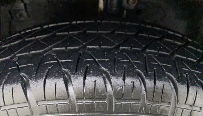 2017 Maruti Swift LXI OPT, Petrol, Manual, 25,227 km, Left Front Tyre Tread
