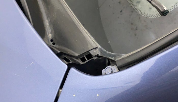 2013 Hyundai i20 MAGNA (O) 1.2, CNG, Manual, 52,084 km, Bonnet (hood) - Cowl vent panel has minor damage