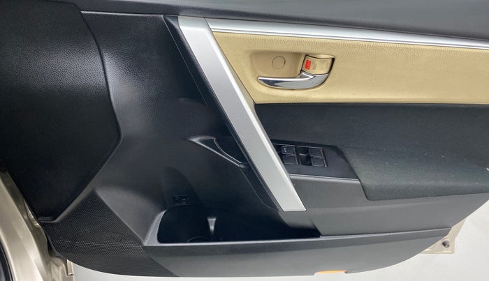 2018 Toyota Corolla Altis G CVT PETROL, Petrol, Automatic, 19,324 km, Driver Side Door Panels Control