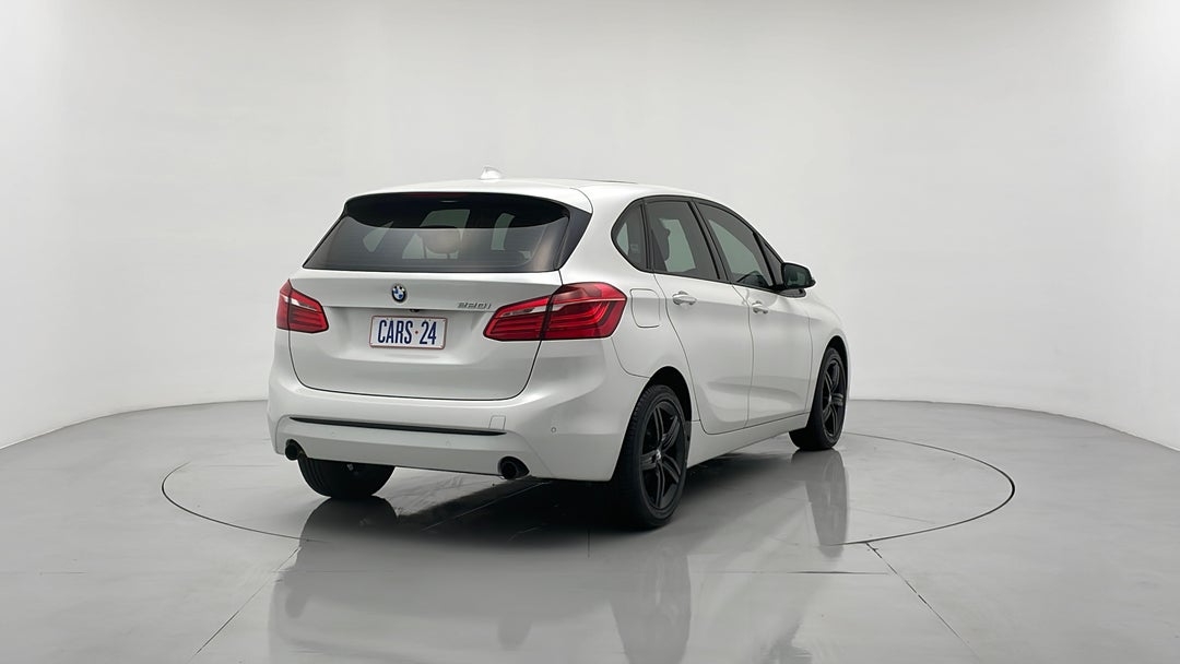 Right Back Diagonal (45- Degree) View