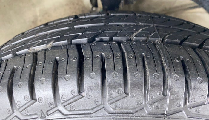 2017 Maruti Dzire VXI, CNG, Manual, 59,544 km, Right Front Tyre Tread