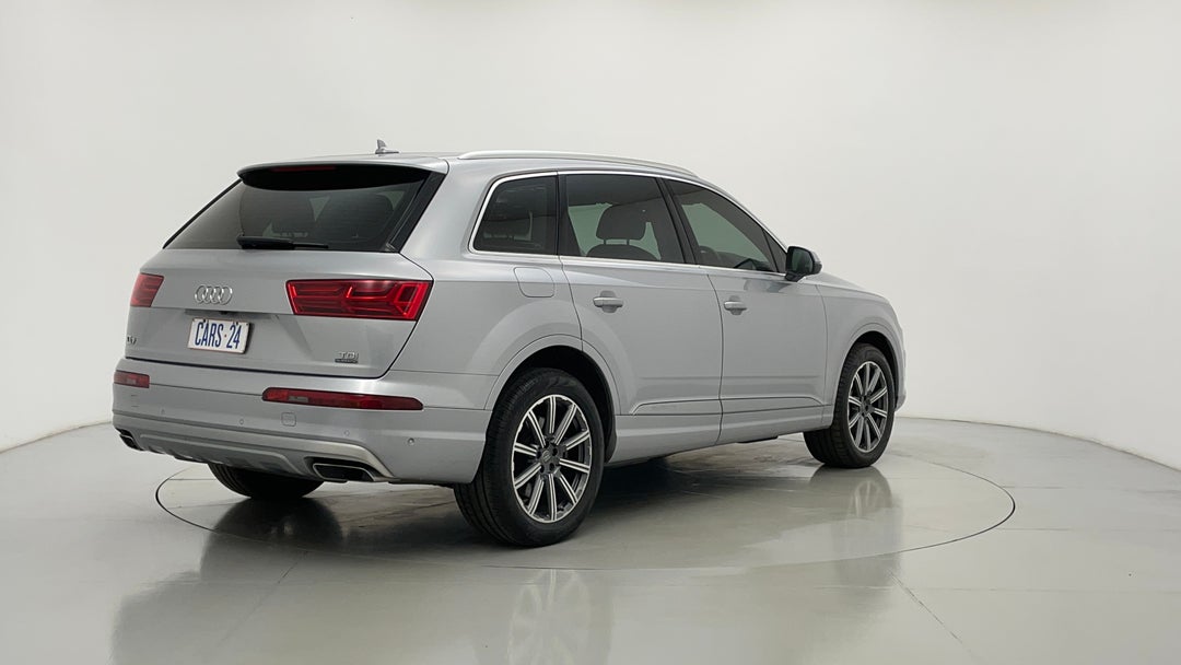 Right Back Diagonal (45- Degree) View