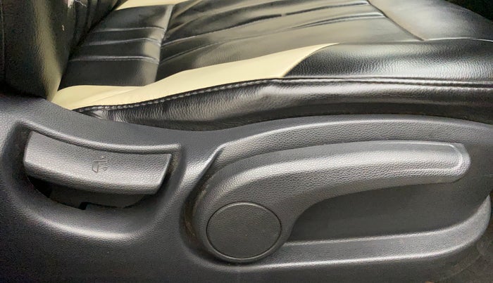 2016 Hyundai Elite i20 ASTA 1.4 CRDI (O), Diesel, Manual, 76,454 km, Driver Side Adjustment Panel